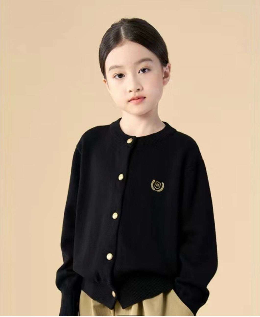 Кардиганы и свитеры  