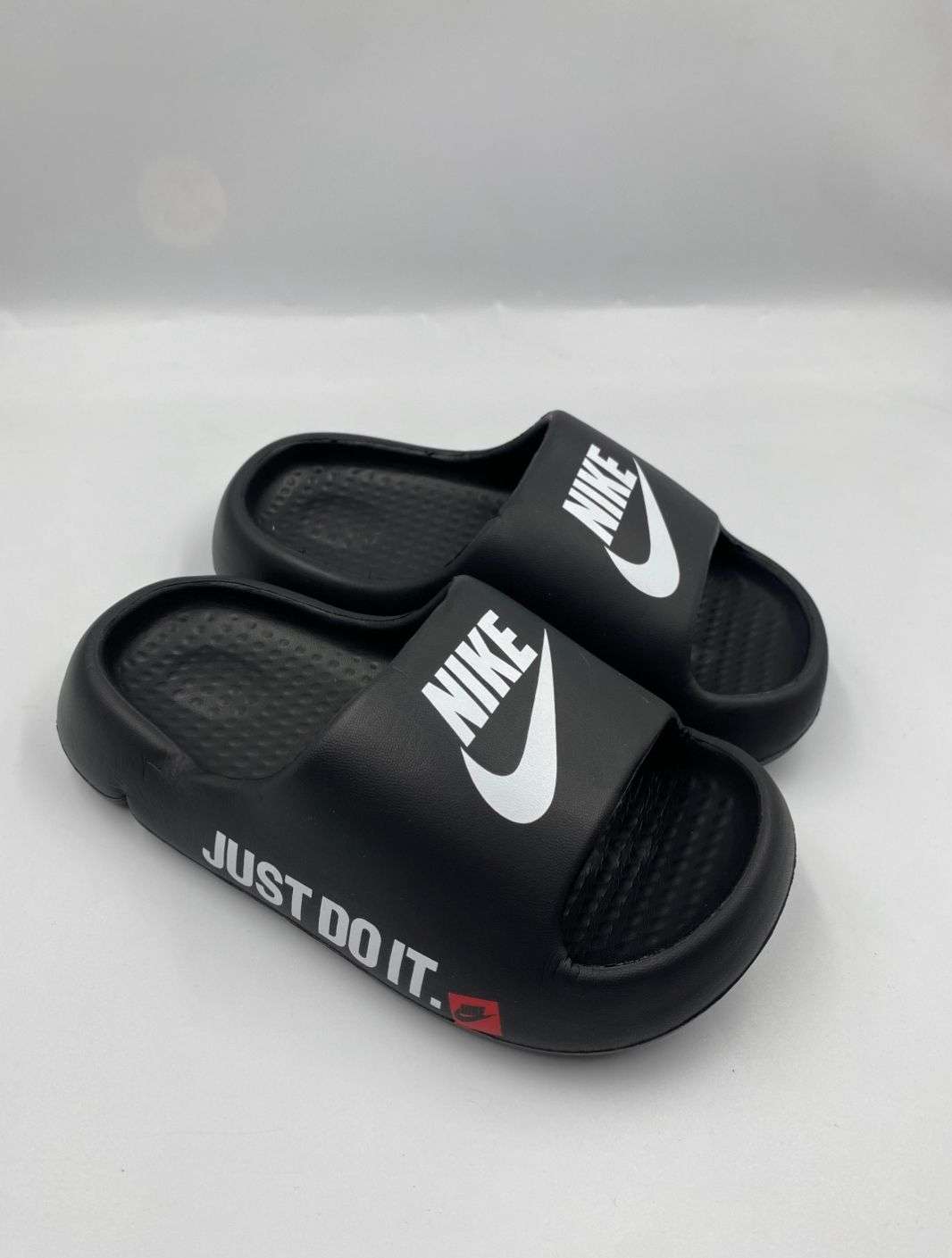 Сандалии и шлёпанцы   