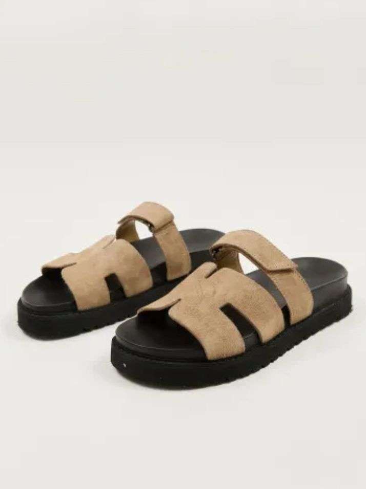 Сандалии и шлёпанцы  